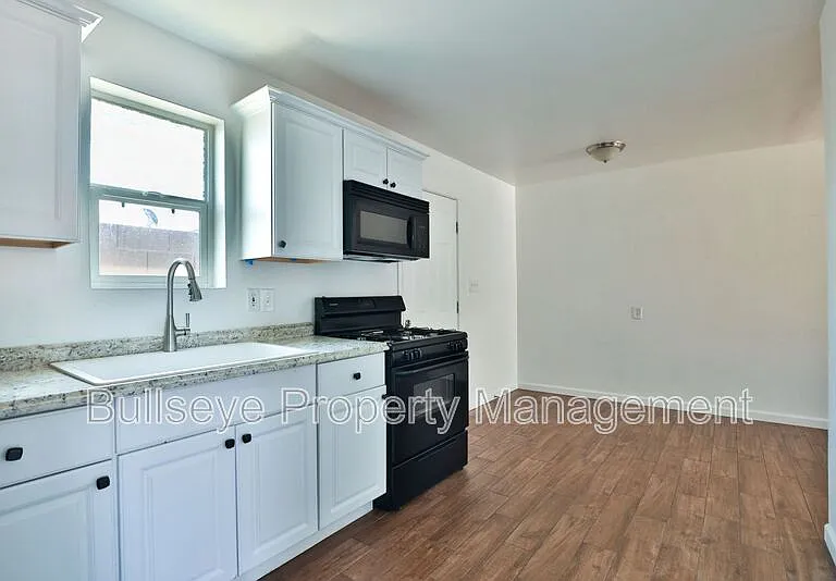 825 E Alice Ave #B — Photo 11