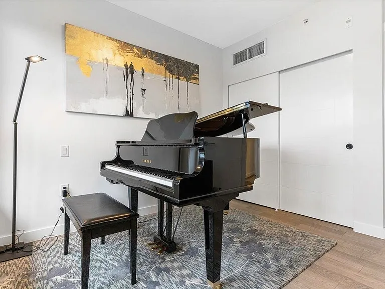7828 Granville St #Penthouse 11 — Photo 13