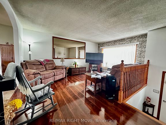5th image of 8 Gaudaur Ct