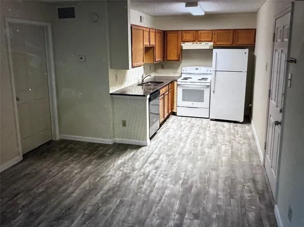 18333 Roehampton Dr APT 914, Dallas, TX 75252