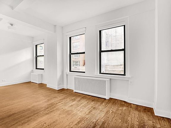 3rd image of 12 E 86th St APT 402