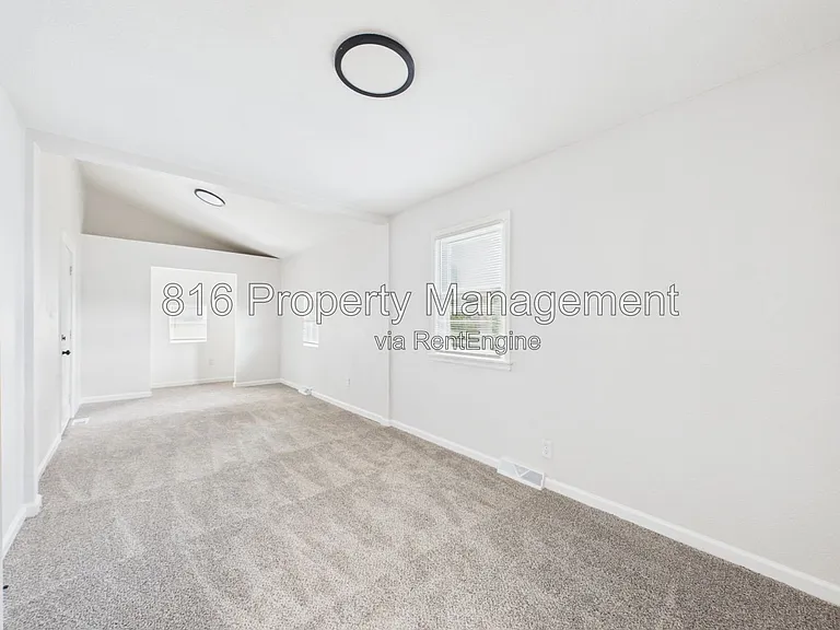 9109 E 44th St — Photo 13