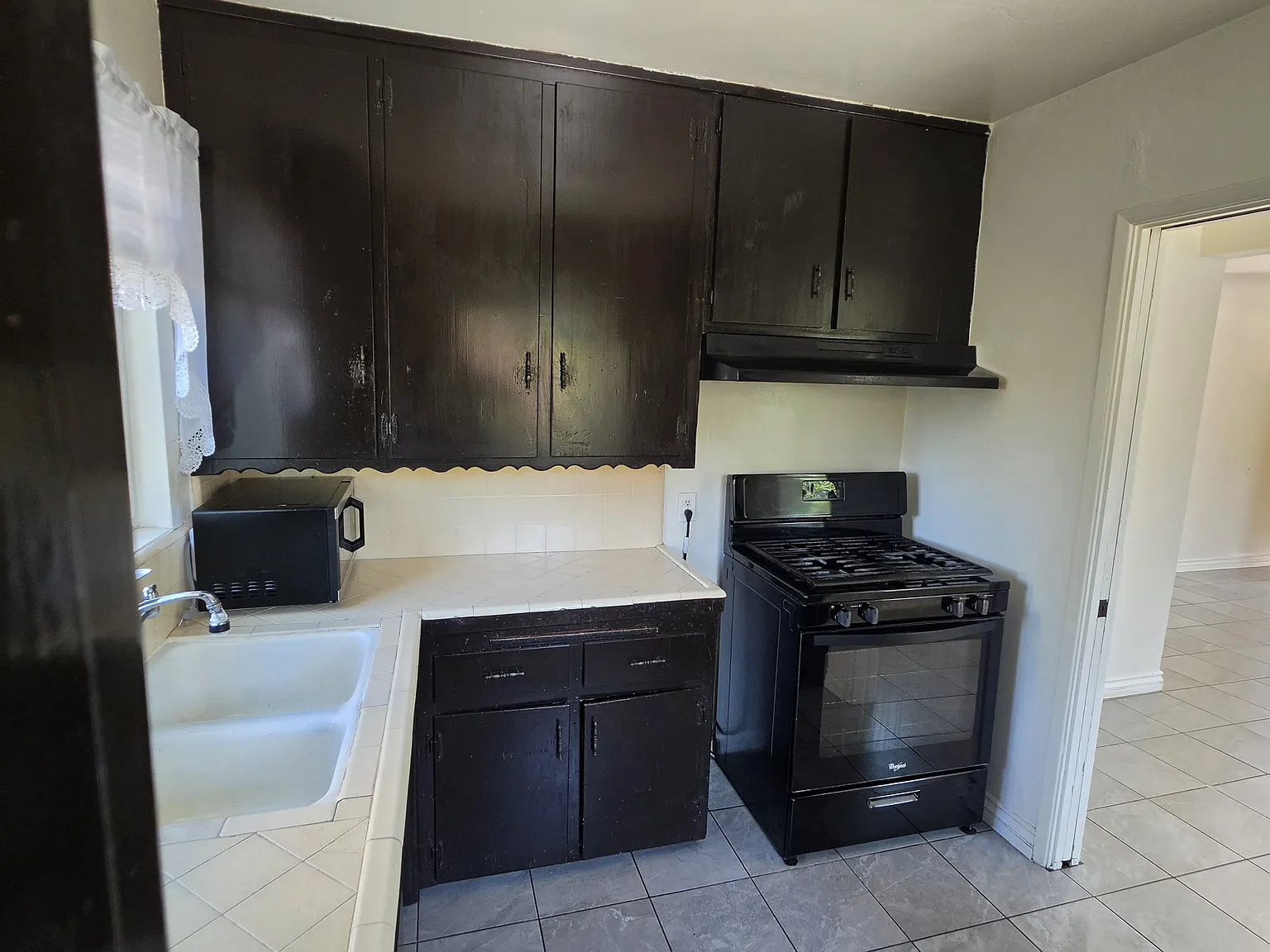 2 bed, 600 sqft, $2,500 — Photo 2