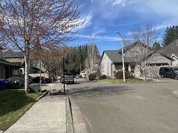 Exterior Neighborhood (street photo)