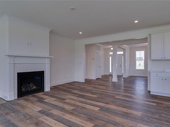 3rd image of 2100 Sanderson Rd