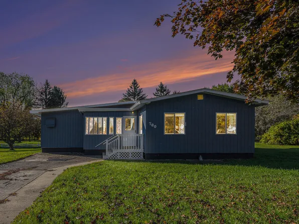 780 Bowes St SE, Lowell, MI 49331