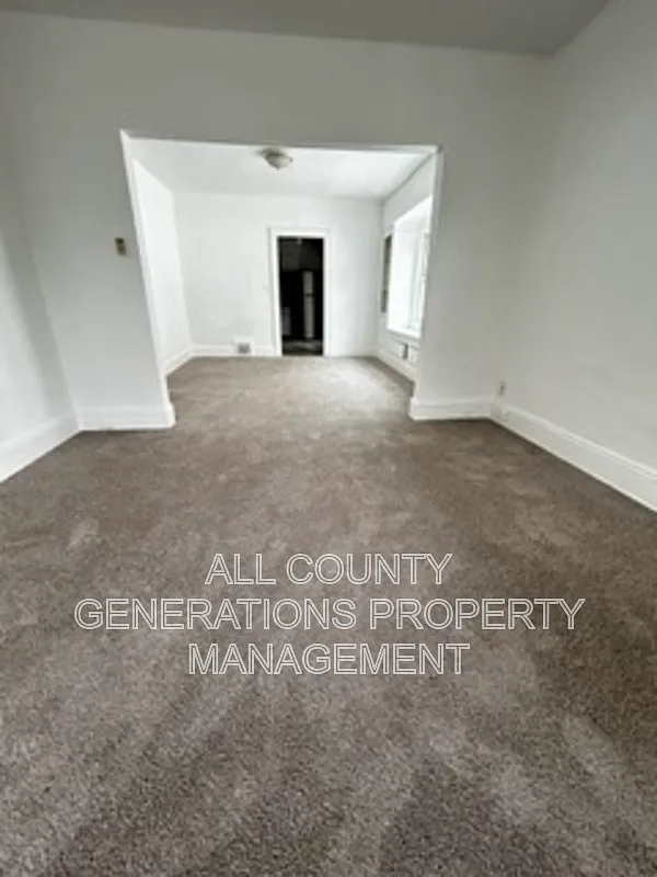 3 bed, 1.5 bath, $1,250 — Photo 3