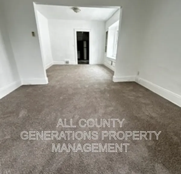 11909 Continental Ave — Photo 3