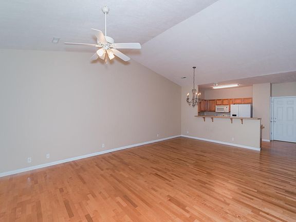 4th image of 1012 Webster Groves Ln #1