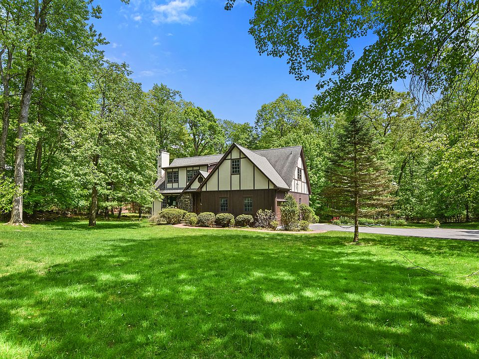 1st image of 11 McGuire Ln
