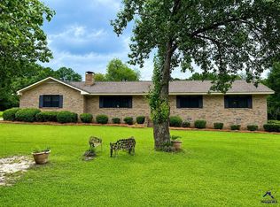 214 Country Club Cir, Cochran, GA 31014