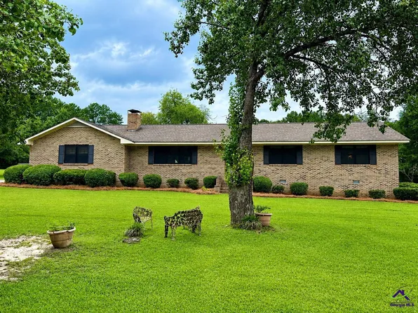 214 Country Club Cir, Cochran, GA 31014