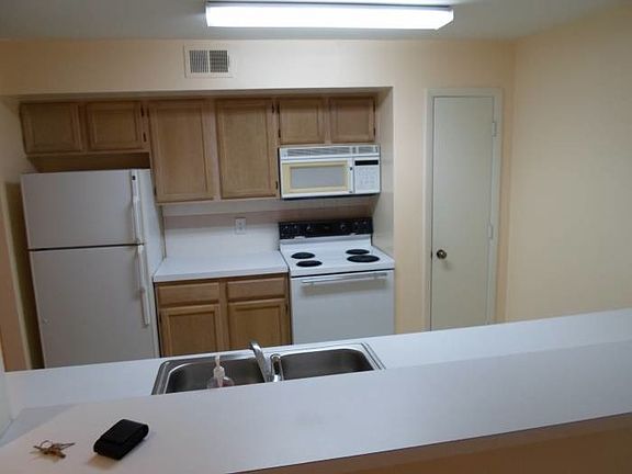 2nd image of 498 N Pin Oak 102 Pl