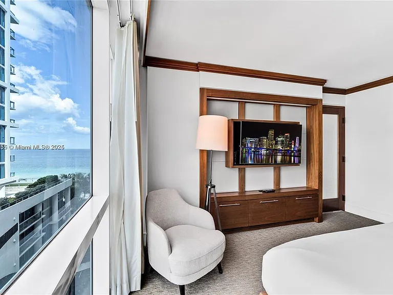 6801 Collins Ave #818 — Photo 10