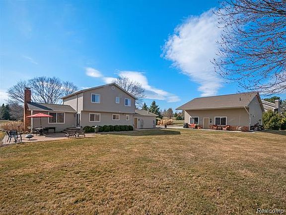 3rd image of 1975 Reidsview Dr