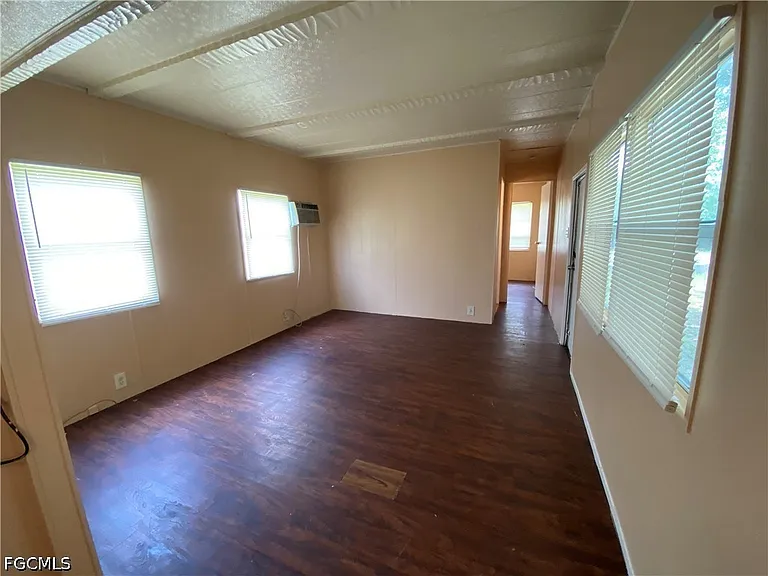 2211 Cantor Ln — Photo 2