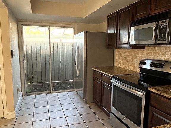 3rd image of 5753 Summer Side Ln