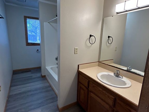 5th image of 406 E Adams St APT A