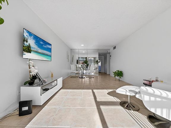 4th image of 9281 Sunrise Lakes Boulevard #107