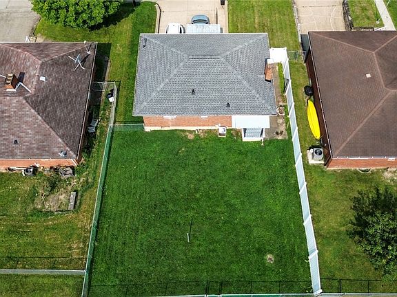 5th image of 417 Hillman St