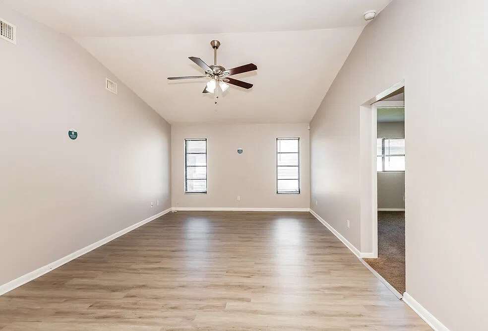 3 bed, 2.0 bath, 1605 sqft, $2,420 — Photo 4