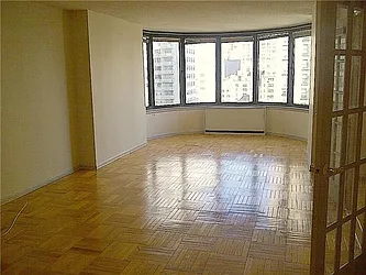 Rented by R New York