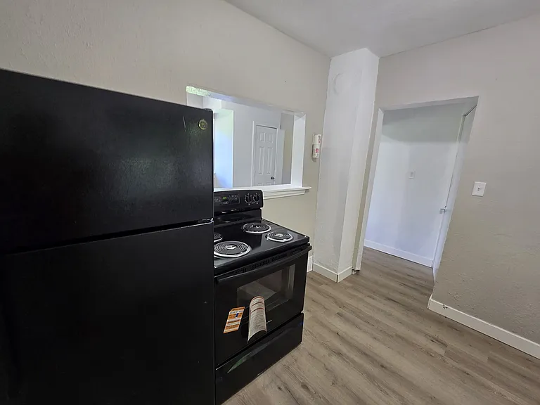 707 Webster St — Photo 15