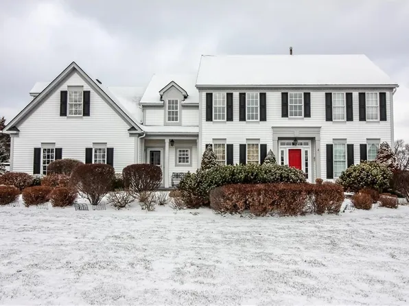 29 Chorley Wood Ct, Mendon, NY 14506