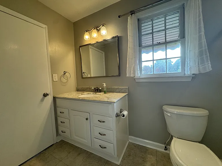 6241 Schomburg Rd — Photo 17