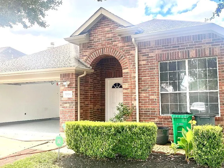 6826 Chester Oak Dr — Photo 1