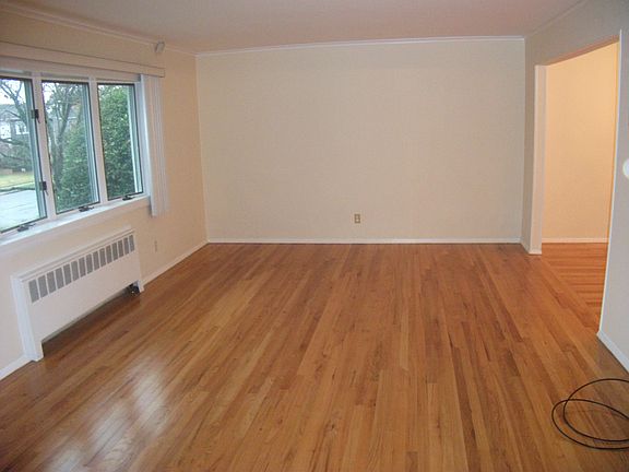 4th image of 320 N Hickory St