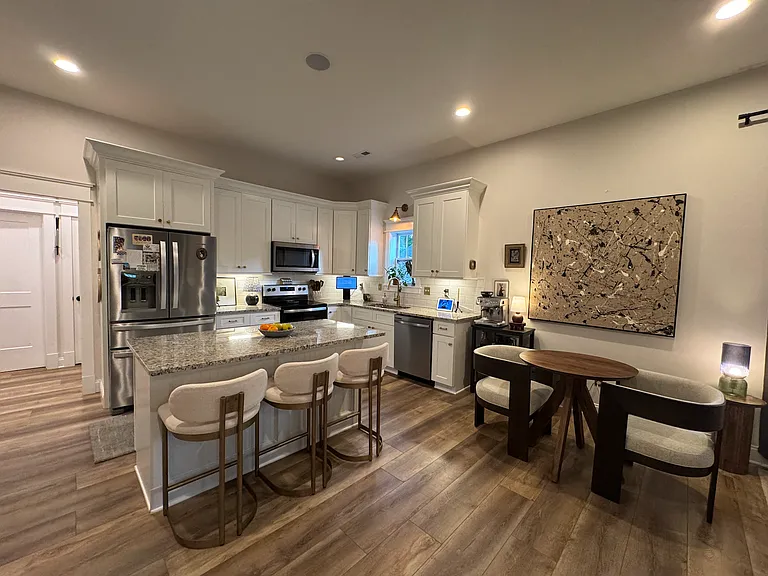 2102 Bernhurst Dr — Photo 5