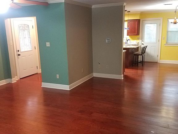 4th image of 6047 Milne Blvd