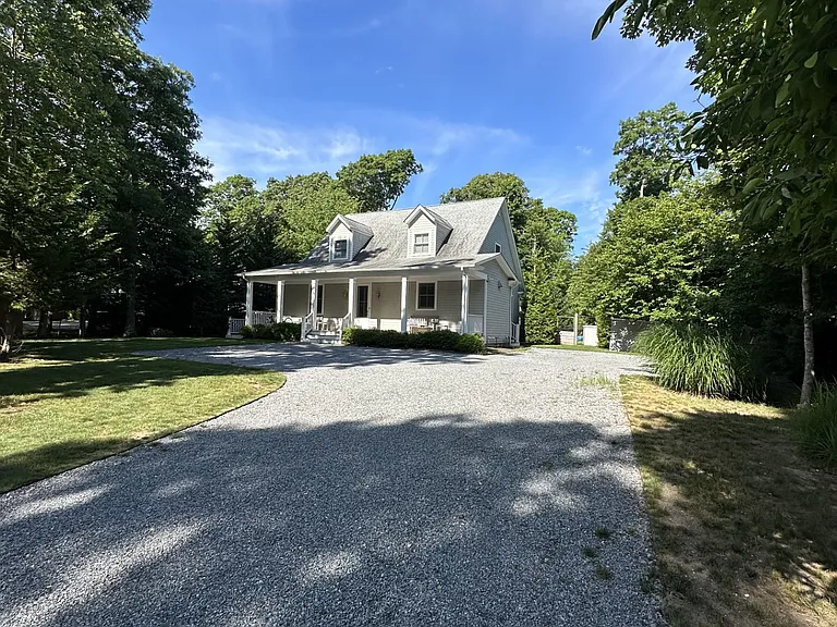 48 Tyrone Dr — Photo 3