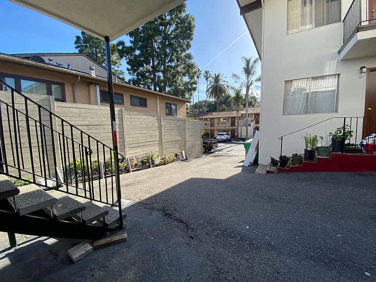 427 W Montecito St — Photo 23
