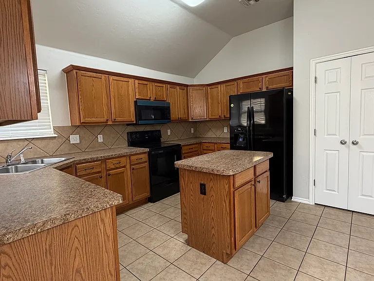 2401 Chadsford Ln — Photo 28