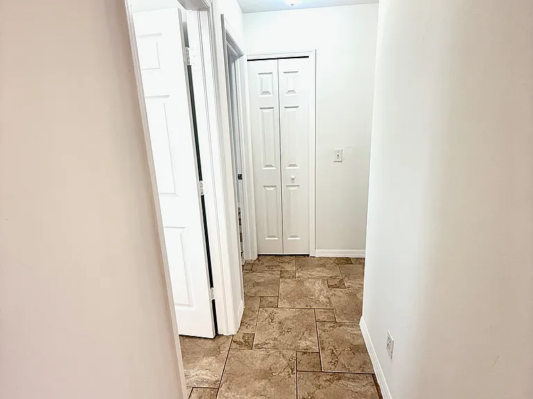 1241 Ermine St E — Photo 21
