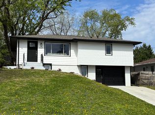 427 21st Ave SW, Rochester, MN 55902