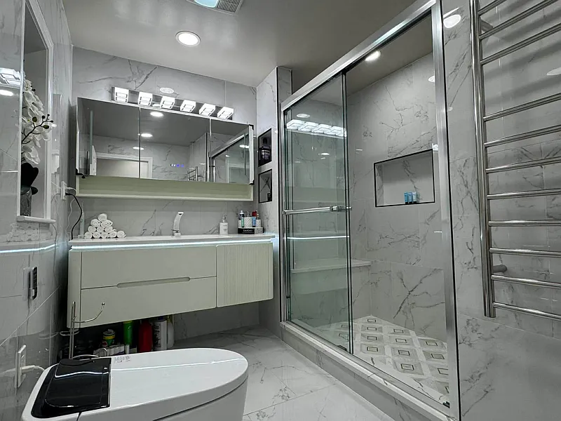 Private room in Downtown close to South Shore hospital 1 min drive and Plaza Wholefood. — Photo 4