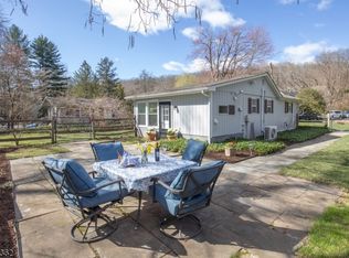 18 McCan Mill Rd, Tewksbury Township, NJ 07979