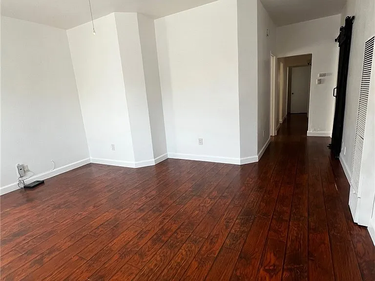 1487 Henderson Ave — Photo 3