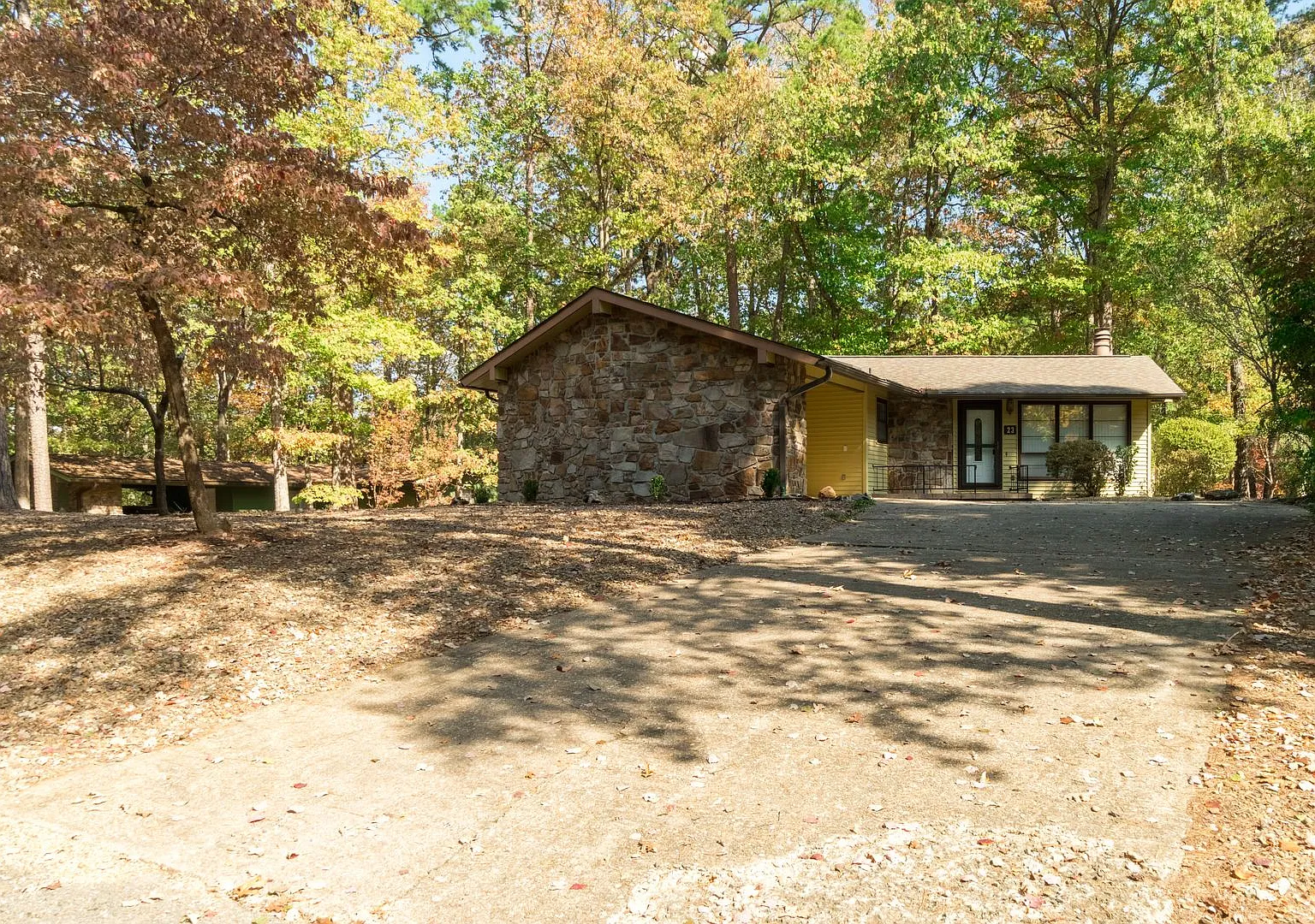 2 Bedroom, 2 bath newly remodeled house features a pull-through driveway, level back yard, and a ... — Photo 2