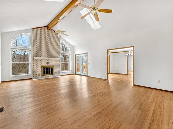 8488 Apple Gln, Rogers, AR 72756