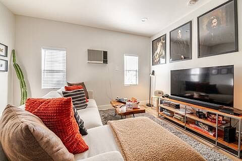 5th image of 449 W Garfield Ave #453