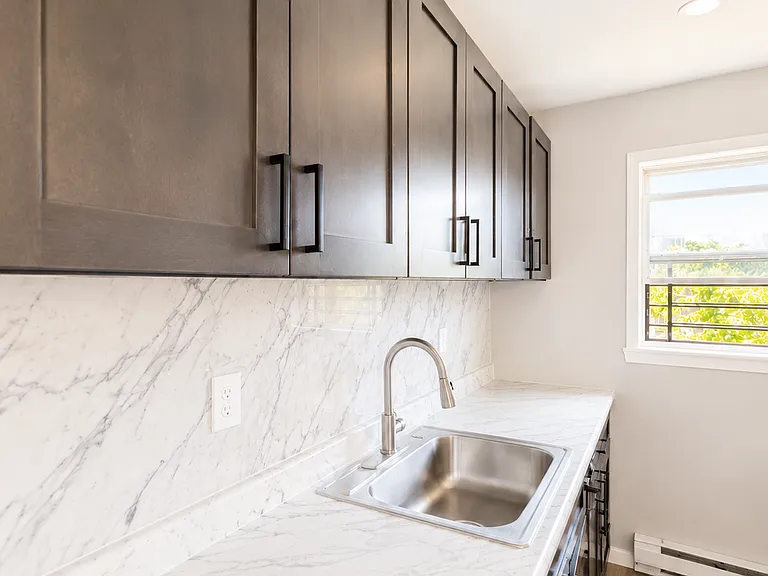 394 S 6th St #2L — Photo 8