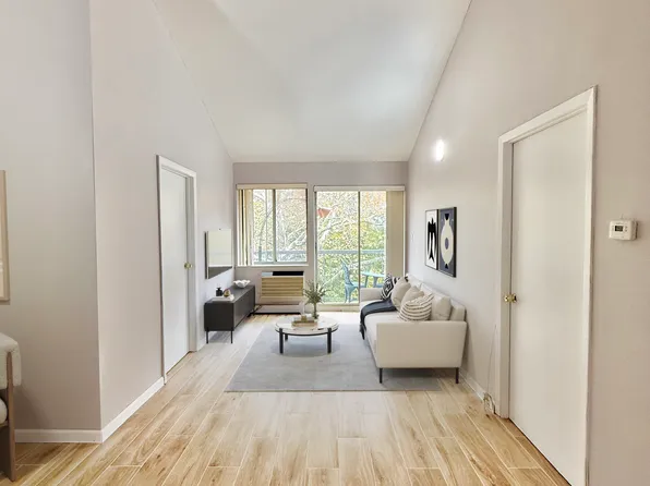 76-16 Grand Central Parkway image 6 of 10