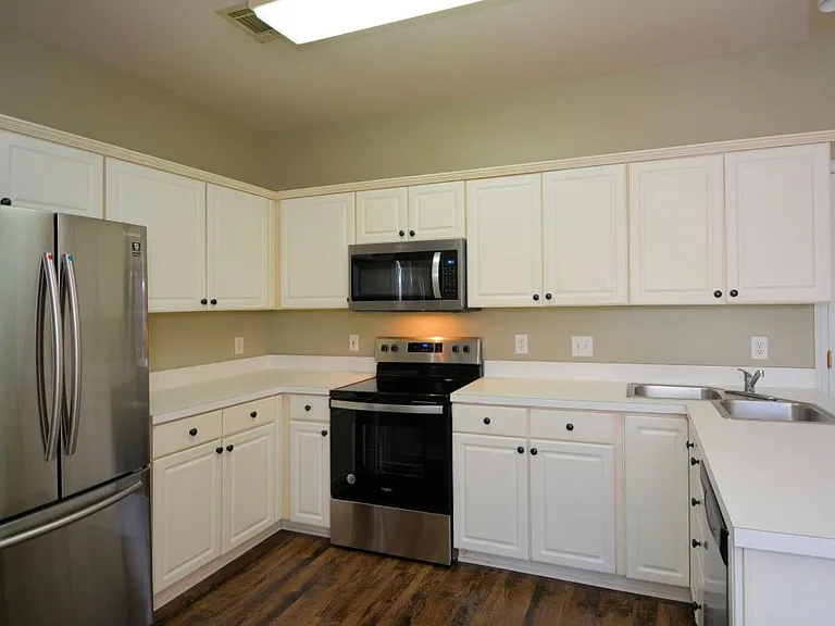209 Lenox Ln — Photo 14