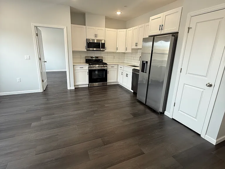 207 Redwood Ave #205 — Photo 3