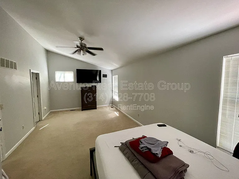 5776 Kingsbury Pl — Photo 9