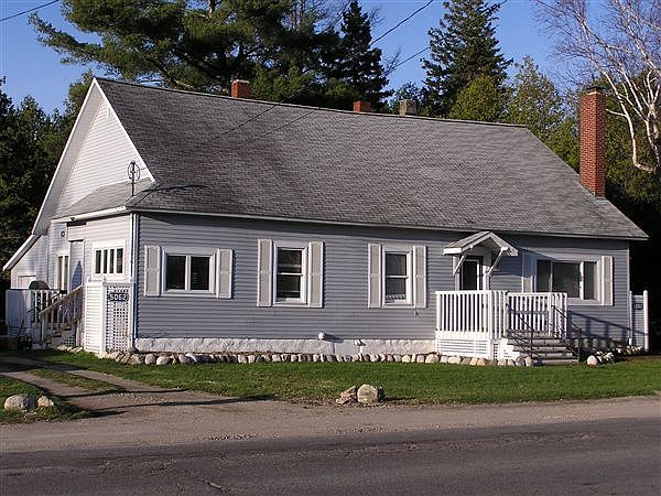 LAKE VIEW has a pleasing outside appearance and is just a sh